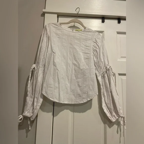 Gianni Bini White Long Sleeve Blouse with Bows on Sleeves - Picture 1 of 4